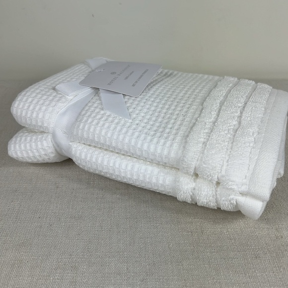 HOTEL BALFOUR Bath Hand Towels 100% Cotton White Textured SET OF 2 NEW - Picture 4 of 5